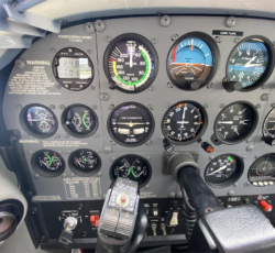 CESSNA 182S SKYLANE 2000