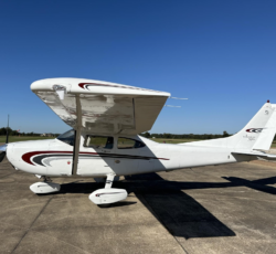 CESSNA 182S SKYLANE 2000
