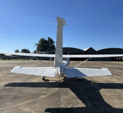 CESSNA 182S SKYLANE 2000
