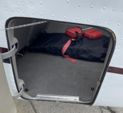 CESSNA 182S SKYLANE 2000