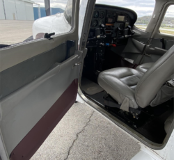 CESSNA 182S SKYLANE 2000
