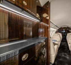 BOMBARDIER CHALLENGER 300 2010