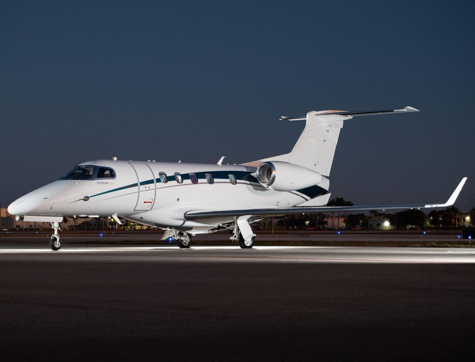 EMBRAER PHENOM 300E 2020