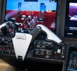 EMBRAER PHENOM 300 2013